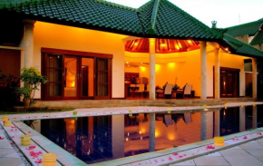 Отель Bali Emerald Villas  Денпасар